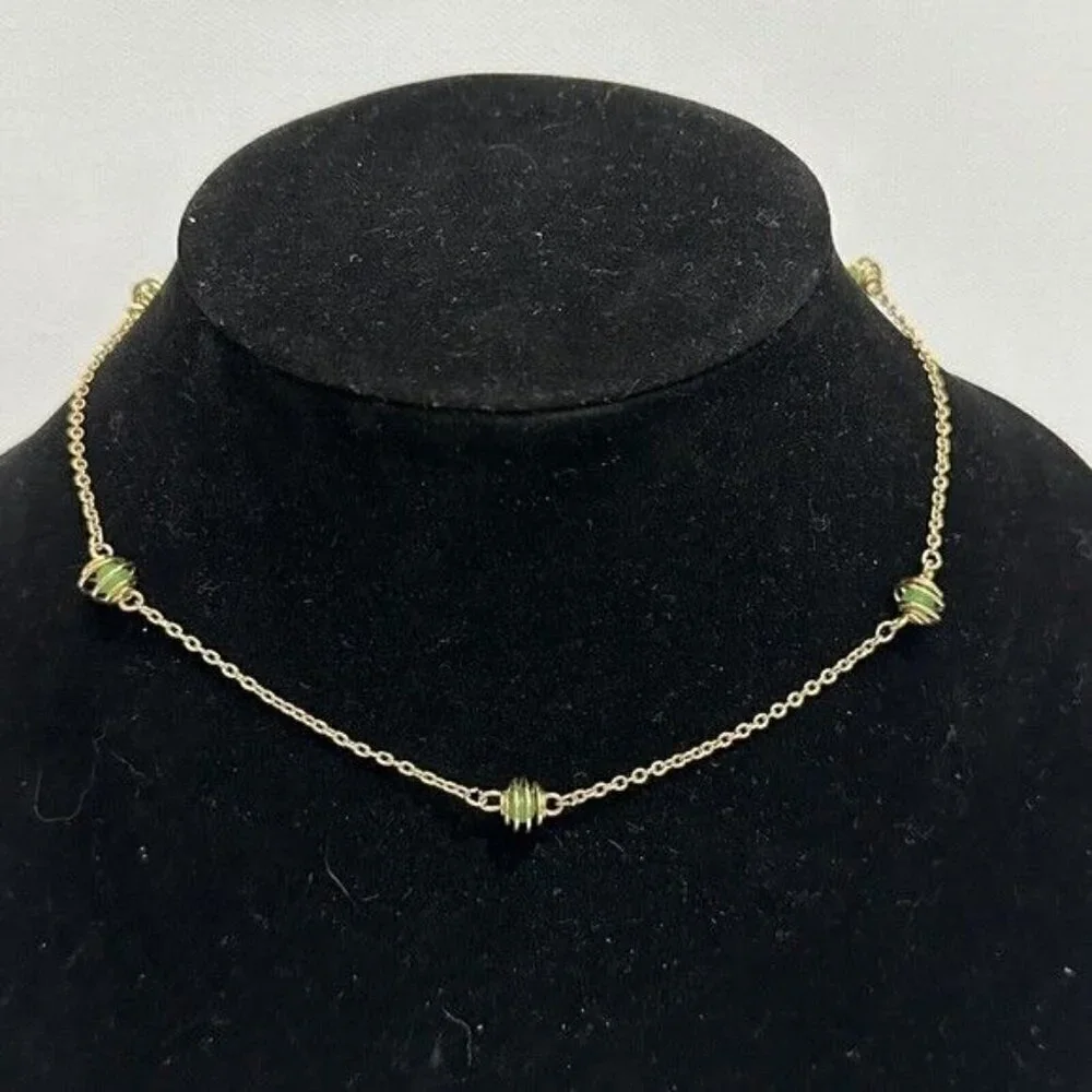 Vintage Signed Crown Trifari Gold Tone Dainty Chain Necklace Choker Green Beads - Picture 1 of 8